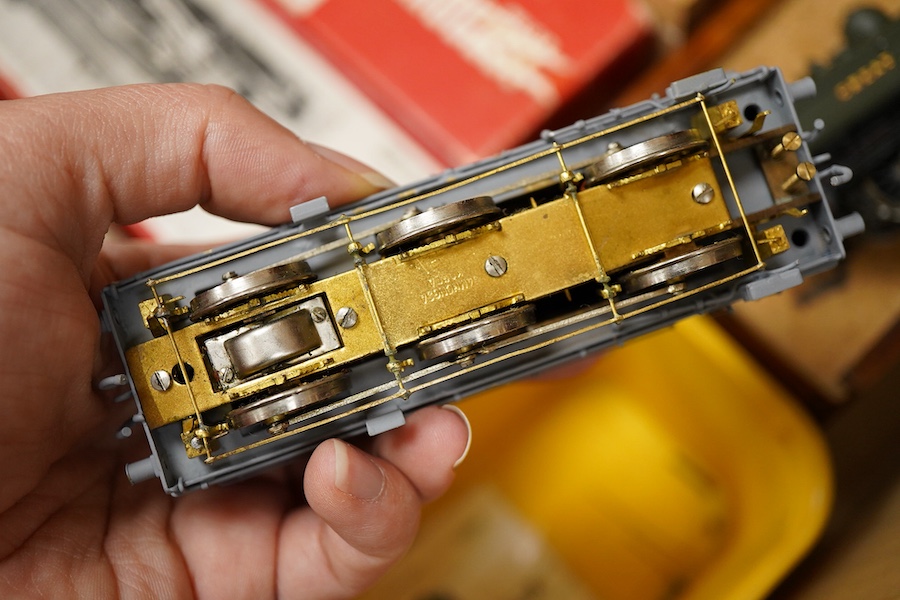 Six EM gauge Southern Railway kit built locomotives; two class 57xx 0-6-0PT, an SR class N15, 763, a Wills Finecast kit for an SR Schools Class, a part built GWR 2-6-0, and a part built kit for a 4-4-0 tender locomotive